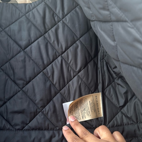 *SOLD* Burberry Quilted Jacket Size Medium - Picture 4 of 10